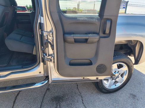 Used 2013 GMC Sierra 2500 SLE w/ SLE Preferred Package RWD image 12