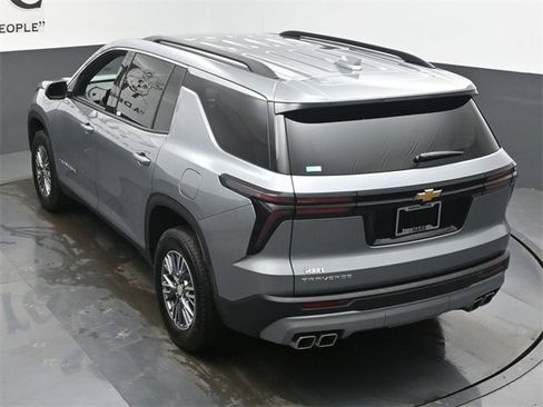 Used 2025 Chevrolet Traverse LT image 42
