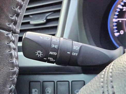 Used 2019 Toyota Highlander XLE AWD/4WD image 22
