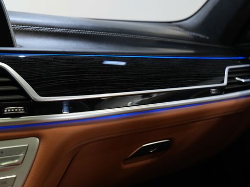 Used 2020 BMW 750i xDrive image 49