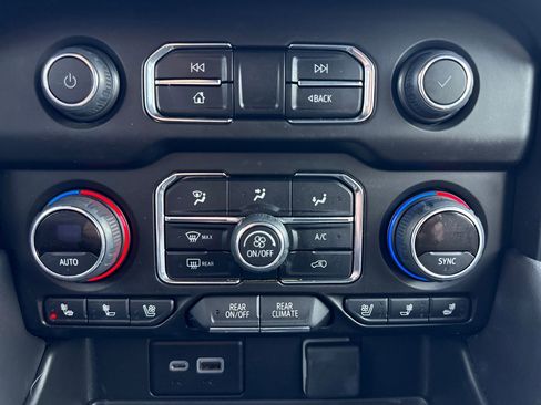 Used 2024 Chevrolet Tahoe High Country image 25