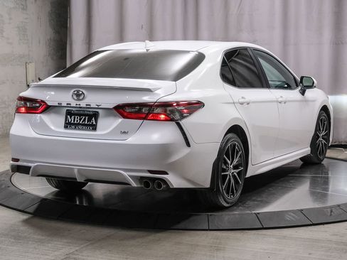 Used 2023 Toyota Camry SE FWD image 4