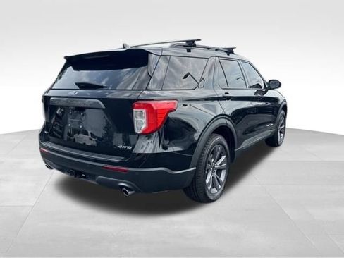 Used 2022 Ford Explorer XLT w/ Equipment Group 202A AWD/4WD image 7
