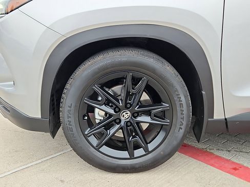 Used 2024 Toyota Grand Highlander Limited image 5