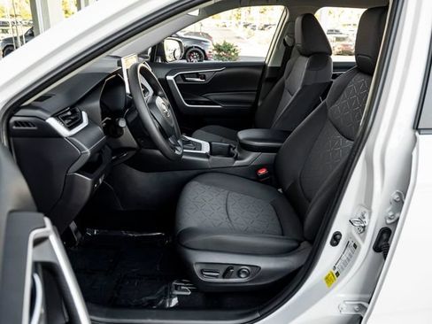 Used 2025 Toyota RAV4 XLE FWD image 15
