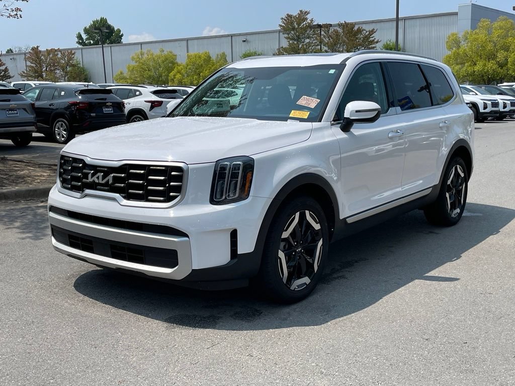 Used 2025 Kia Telluride S AWD/4WD image 3