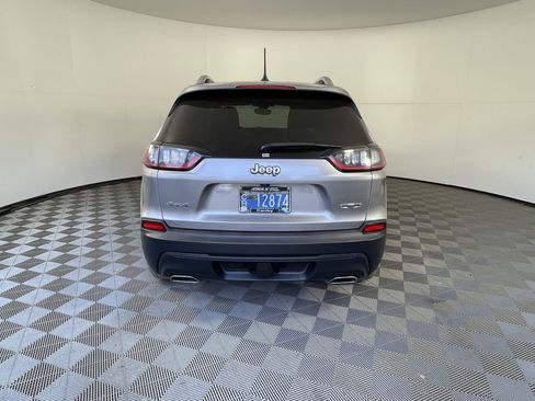 Used 2019 Jeep Cherokee Latitude Plus w/ Comfort/Convenience Group AWD/4WD image 4