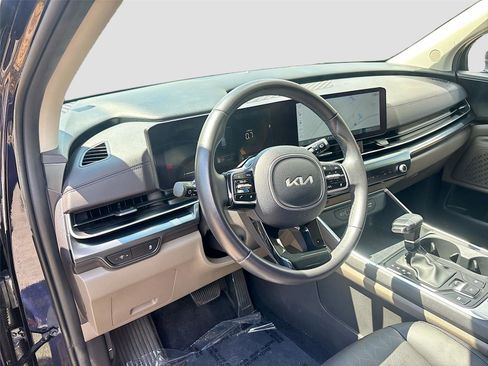 Used 2025 Kia Carnival FWD image 33