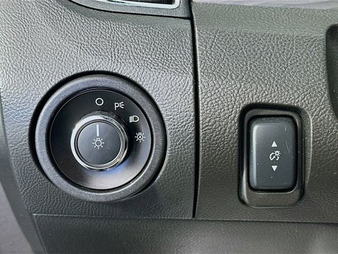 Used 2016 Ford Taurus SEL FWD image 10