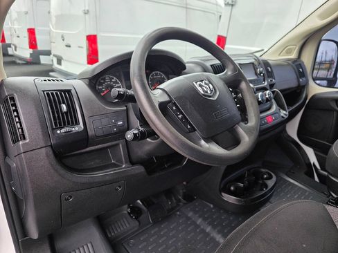 Used 2020 RAM ProMaster 2500 w/ Premium Appearance Group FWD image 16