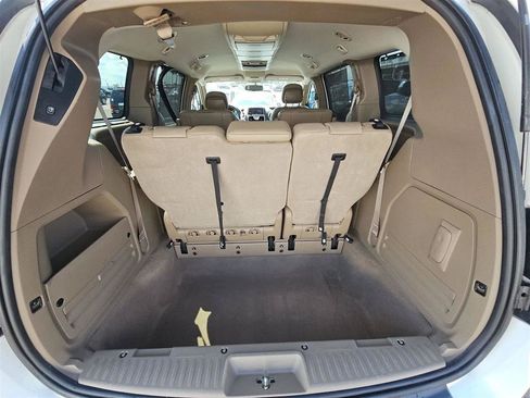 Used 2014 Chrysler Town & Country Touring FWD image 22