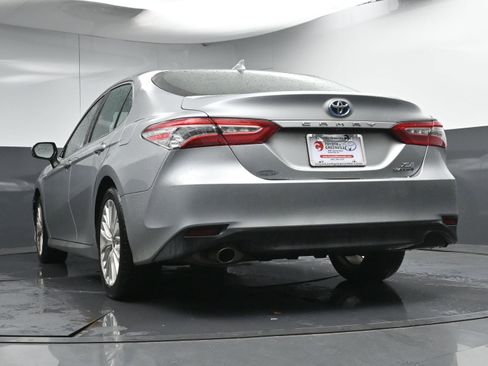 Certified 2020 Toyota Camry XLE w/ Sunroof Package image 28
