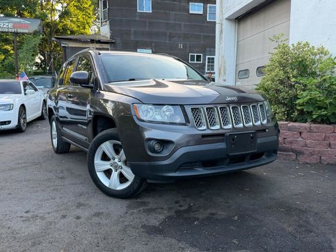 Used 2016 Jeep Compass Latitude FWD image 18