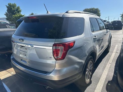 Used 2018 Ford Explorer XLT w/ Equipment Group 202A AWD/4WD image 4