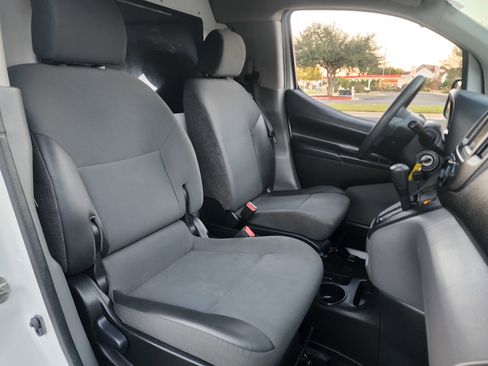 Used 2020 Nissan NV200 S image 17