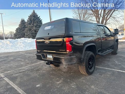 Used 2025 Chevrolet Silverado 2500 ZR2 w/ Technology Package image 3