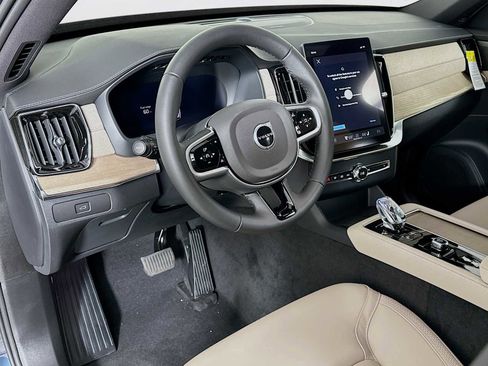 New 2026 Volvo XC90 B6 Plus w/ Protection Package Premier image 9