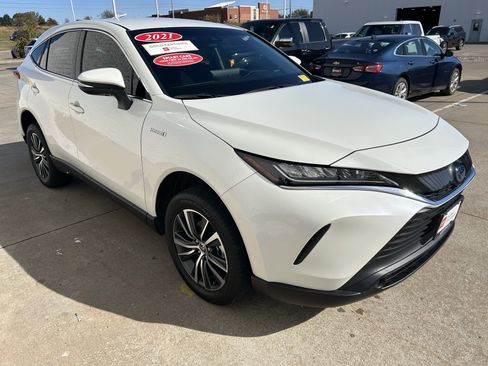 Certified 2021 Toyota Venza LE image 2