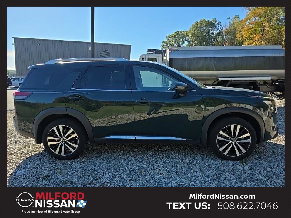 Certified 2025 Nissan Pathfinder Platinum w/ Cargo Package AWD/4WD image 6