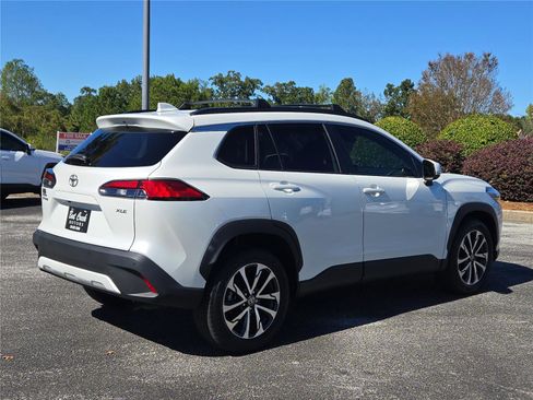 Used 2022 Toyota Corolla Cross XLE w/ Convenience Package image 7