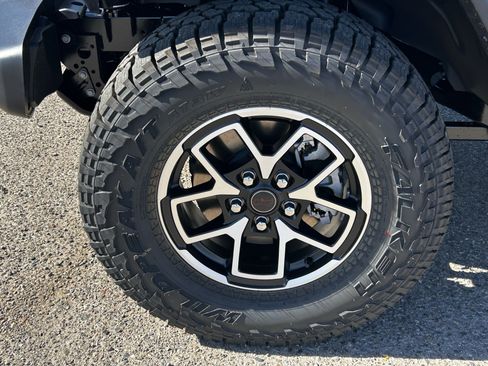 New 2025 Jeep Gladiator Rubicon w/ Convenience Group image 6