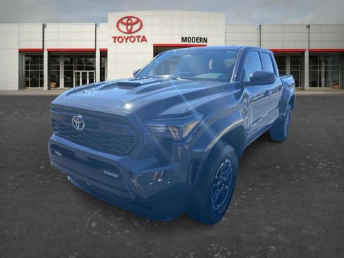 Certified 2025 Toyota Tacoma TRD Sport image 1