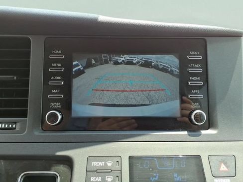 Used 2020 Toyota Sienna L FWD image 19