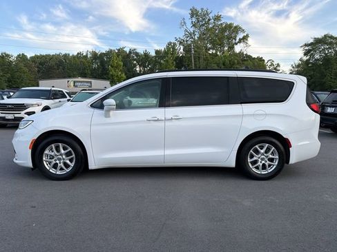 Used 2022 Chrysler Pacifica Touring-L FWD image 11
