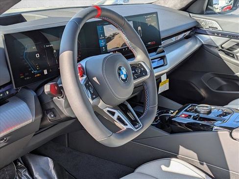 New 2026 BMW M5 Touring image 3