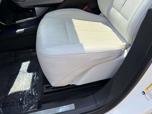 Used 2024 Cadillac Lyriq Luxury w/ LPO, Floor Liner Package AWD/4WD image 15