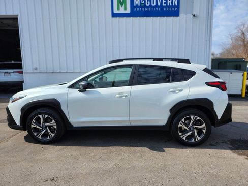 Used 2024 Subaru Crosstrek 2.0i Premium AWD/4WD image 2