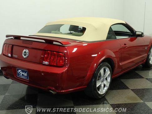 Used 2006 Ford Mustang GT RWD image 11