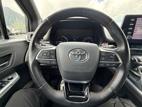 Used 2022 Toyota Sienna XSE FWD image 15