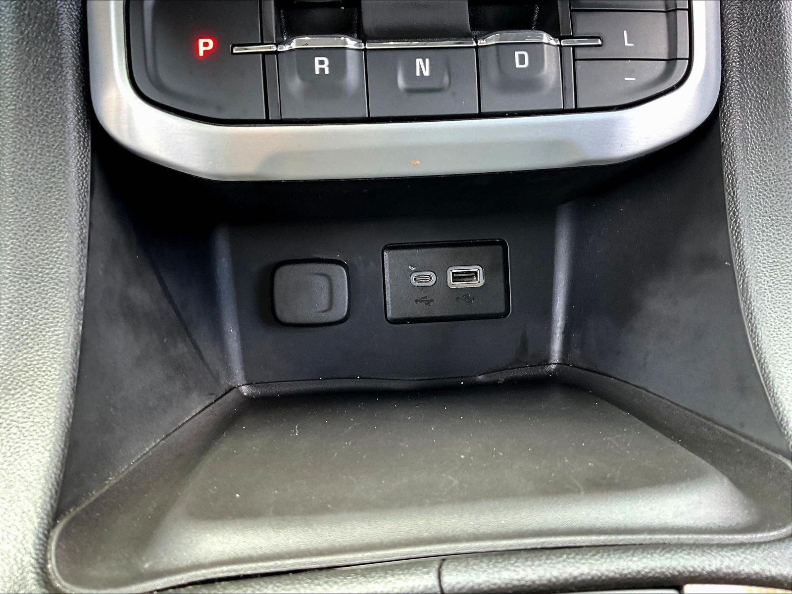 Used 2022 GMC Acadia SLE w/ Driver Convenience Package FWD image 16