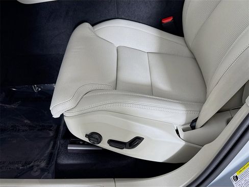 New 2026 Volvo XC60 B5 Ultra w/ Protection Package Premier image 20