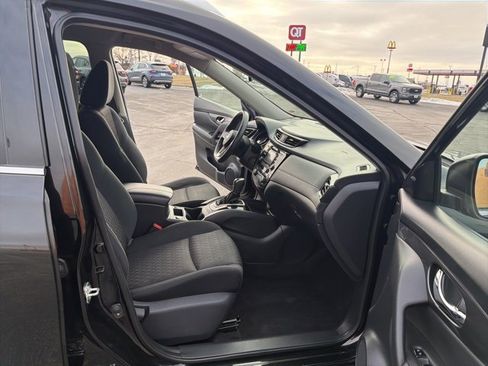 Used 2017 Nissan Rogue SV image 36