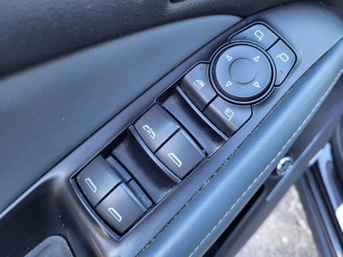 Used 2018 Buick Enclave Premium image 18