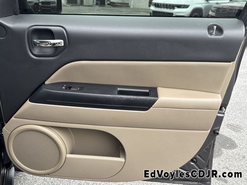 Used 2016 Jeep Patriot Sport w/ Power Value Group image 17