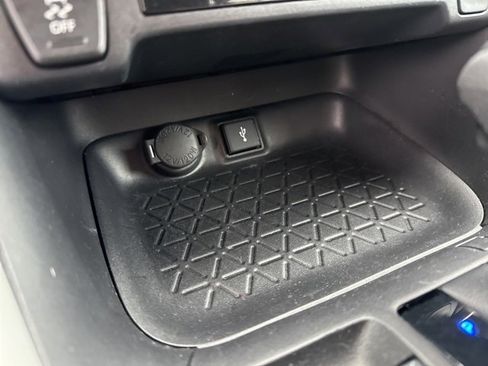 Used 2022 Toyota RAV4 LE image 31