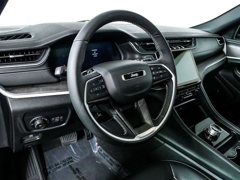 Used 2025 Jeep Grand Cherokee Limited w/ Black Appearance Package RWD image 4