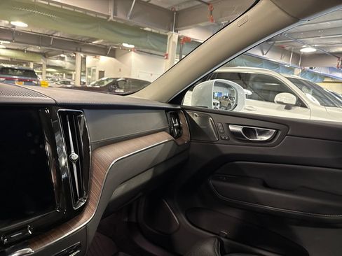 Certified 2023 Volvo XC60 B5 Ultimate w/ Climate Package AWD/4WD image 19
