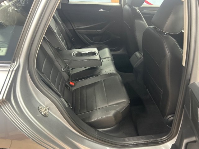 Used 2022 Volkswagen Jetta SE FWD image 16