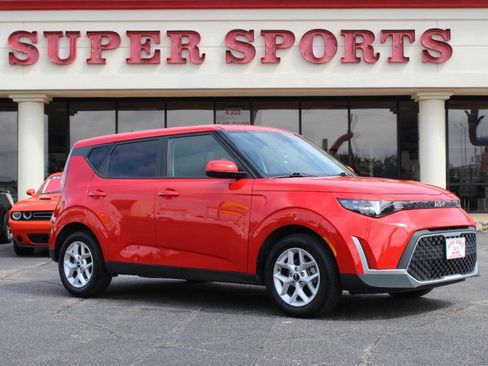 Used 2025 Kia Soul LX w/ LX Technology Package FWD image 1