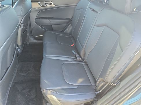 Used 2025 Kia Sportage EX FWD image 13