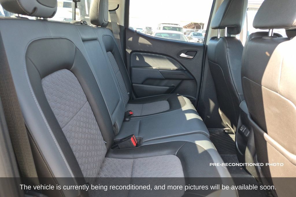 Used 2019 Chevrolet Colorado Z71 w/ Z71 Midnight Edition AWD/4WD image 13