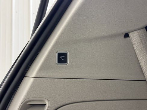 Used 2024 Chrysler Pacifica Touring-L image 24