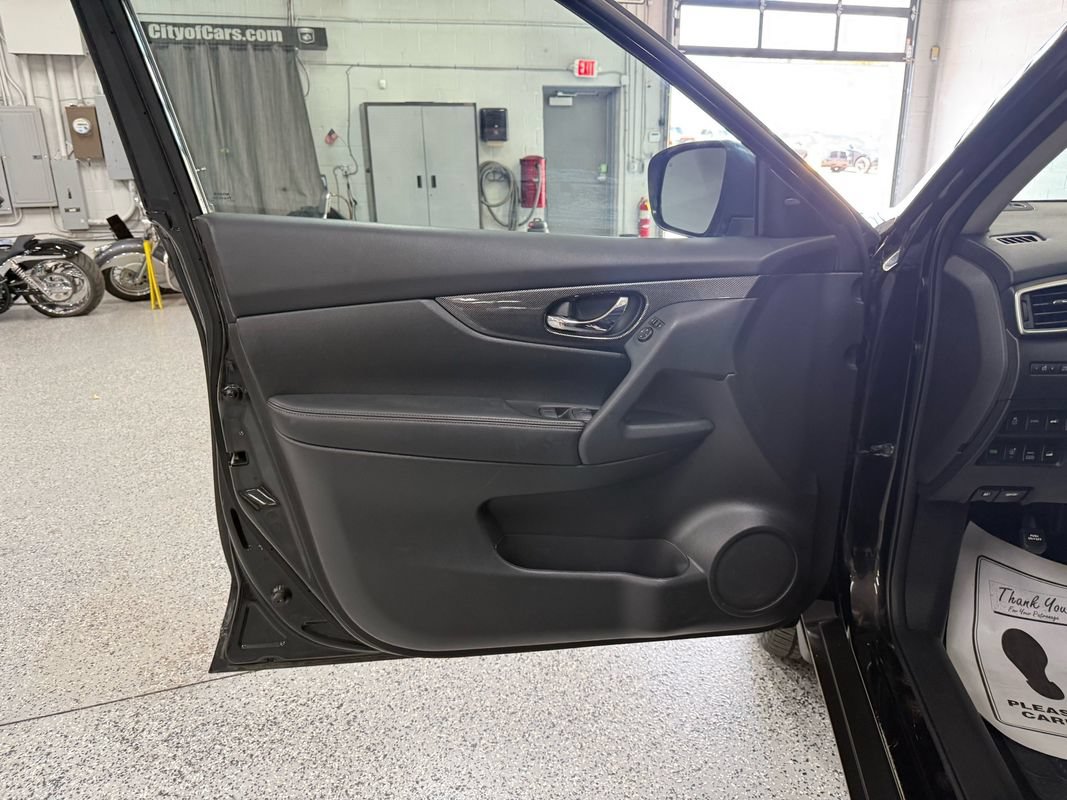 Used 2016 Nissan Rogue SL AWD/4WD image 9