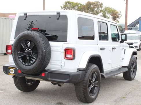Used 2022 Jeep Wrangler Unlimited Sahara AWD/4WD image 5