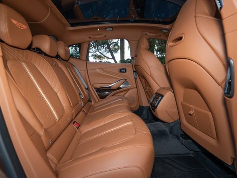 Used 2025 Aston Martin DBX 707 image 17