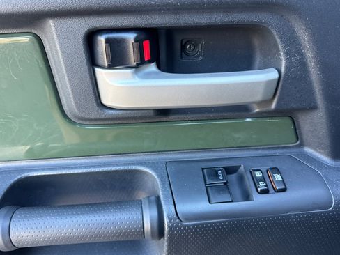 Used 2014 Toyota FJ Cruiser 4WD image 11